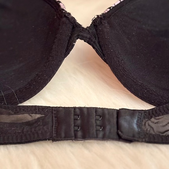 VS Scandalous Very Sexy Push-Up Pigeonnant Bra - 32B (EUC) - Picture 6 of 13